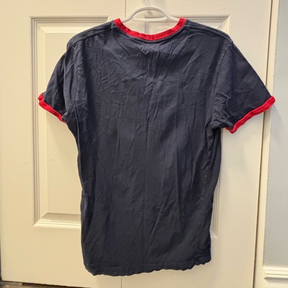 GUESS Los Angeles T-shirt, size small, very good condition - Picture 2 of 2